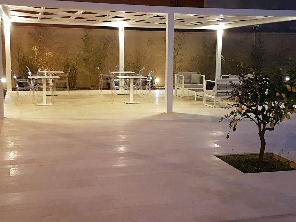 Netum Hotel 노토 외부 사진